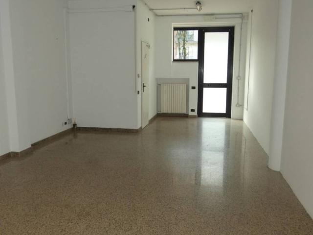 Locale Commerciale in affitto a Piemonte, Cuneo