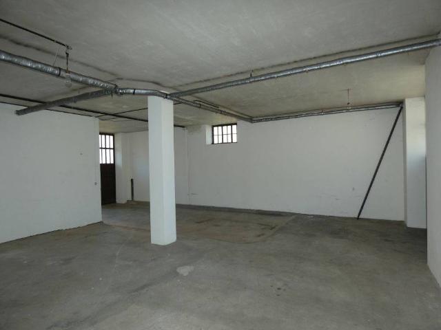 Locale Commerciale in affitto a Piemonte, Cuneo