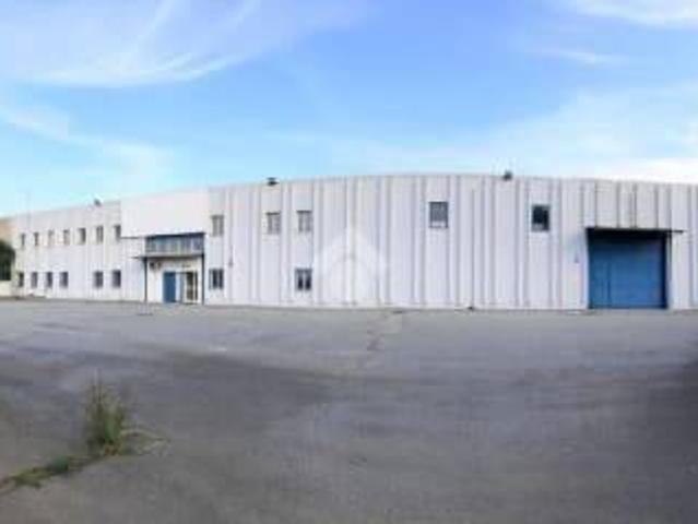 Locale Commerciale in affitto a Mussotto, Piemonte