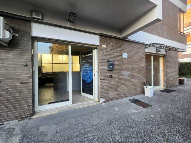 Locale Commerciale in affitto a Roma Capitale, Lazio