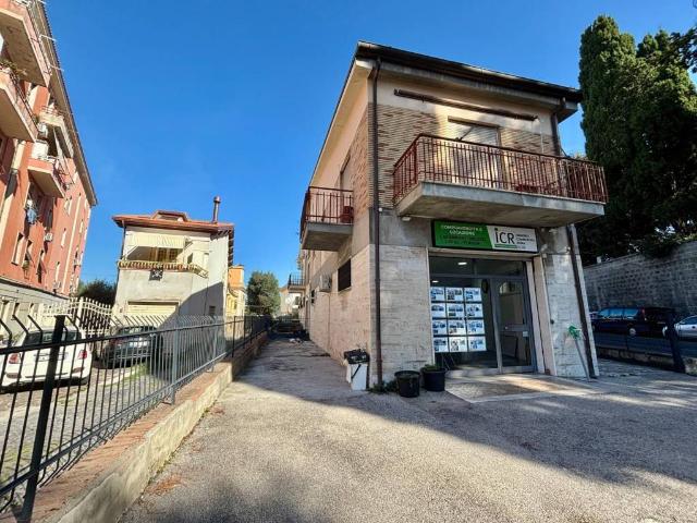 Locale Commerciale in affitto a Roma Capitale, Lazio