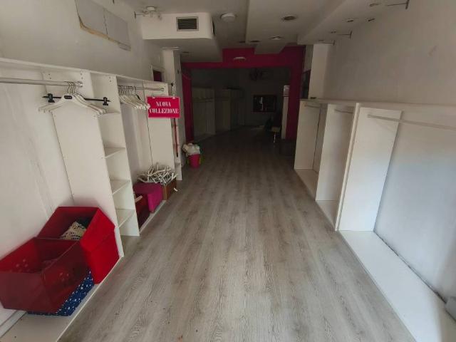 Locale Commerciale in affitto a Albano Laziale
