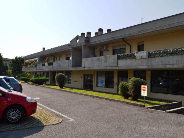 Locale Commerciale in affitto a Carbonera, Albano Sant'alessandro