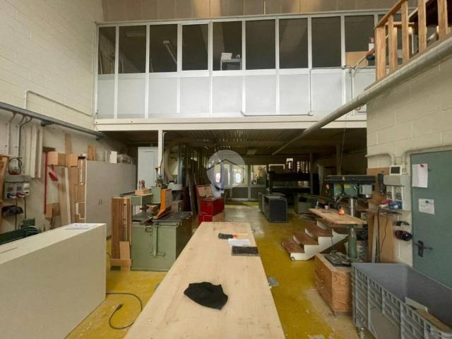 Locale Commerciale in affitto a Albano Sant'alessandro, Lombardia