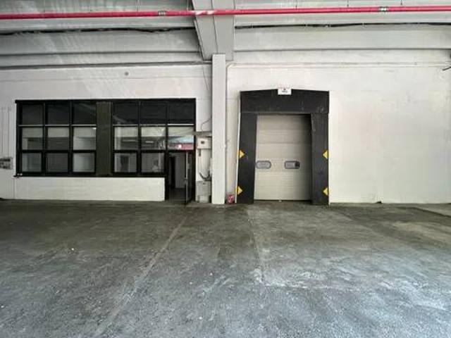 Locale Commerciale in affitto a Bastia, Albenga