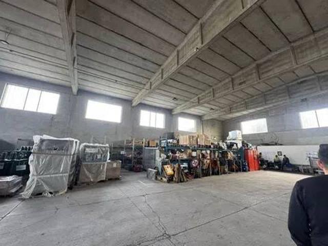 Locale Commerciale in affitto a Bastia, Albenga