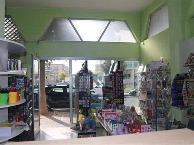 Locale Commerciale in affitto a Albenga, Liguria