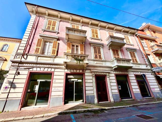 Locale Commerciale in affitto a Albenga, Liguria