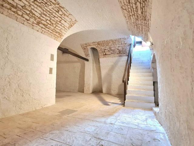 Locale Commerciale in affitto a Puglia, Bari