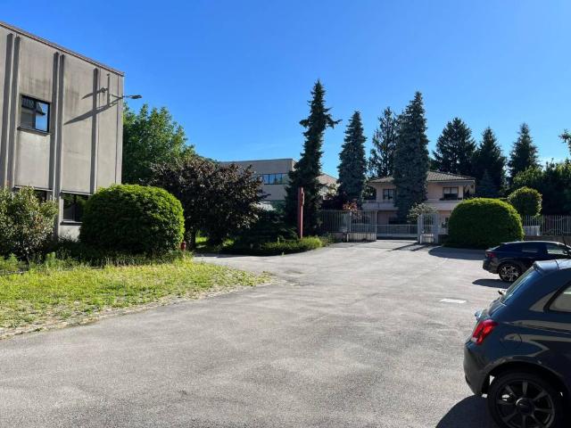 Locale Commerciale in affitto a Albese con Cassano, Albese