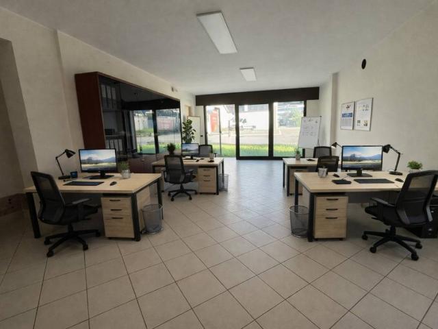 Locale Commerciale in affitto a Sant'Agostino, Albignasego