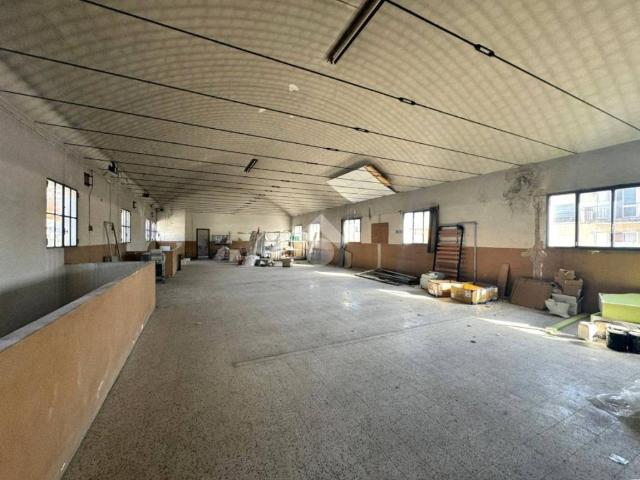 Locale Commerciale in affitto a Sant'Agostino, Albignasego