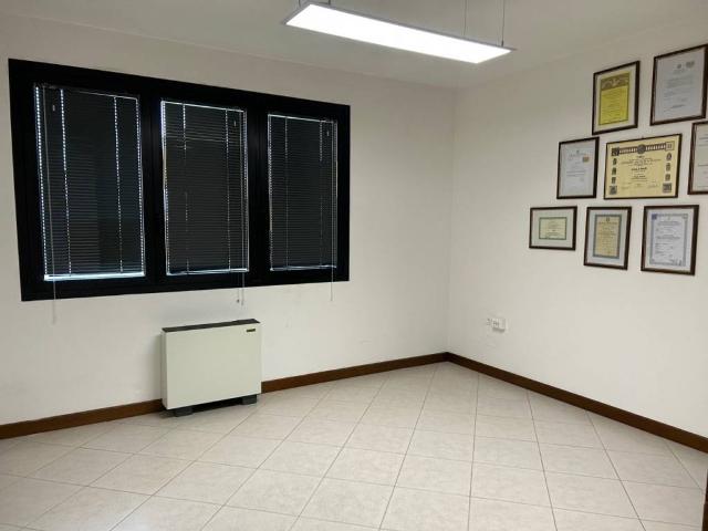 Locale Commerciale in affitto a Albignasego, Veneto