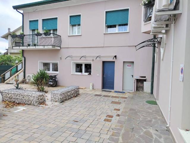 Locale Commerciale in affitto a Lion, Albignasego