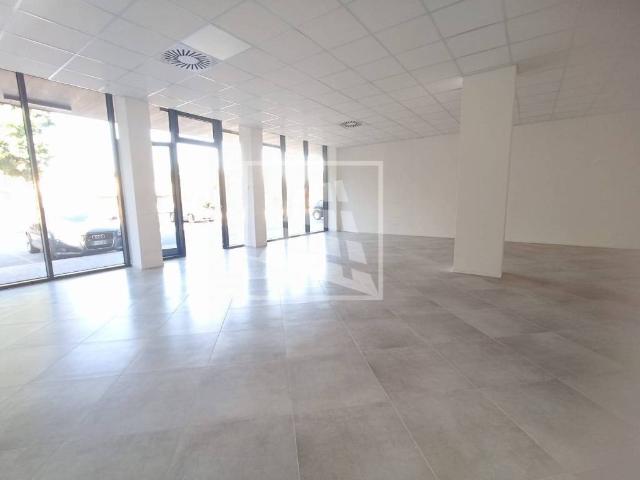 Locale Commerciale in affitto a Colline Matildiche, Re