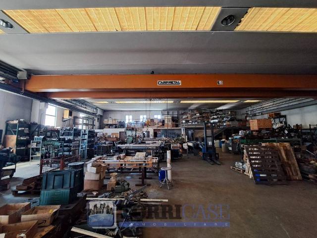Locale Commerciale in affitto a Desenzano al Serio, Albino