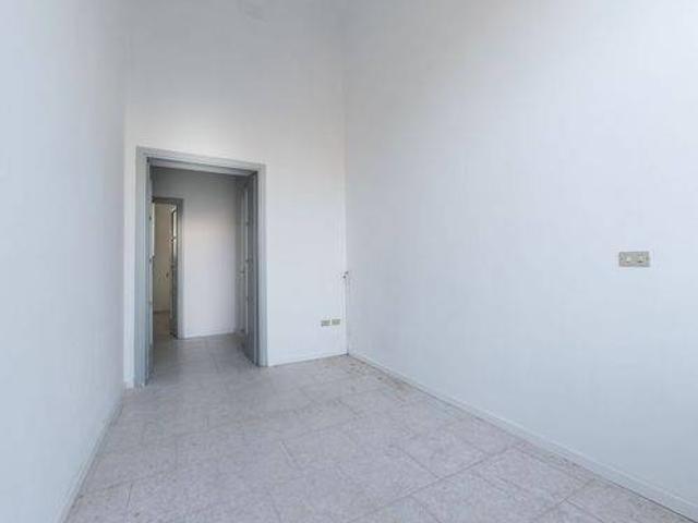 Locale Commerciale in affitto a Valdarno, Albizzate