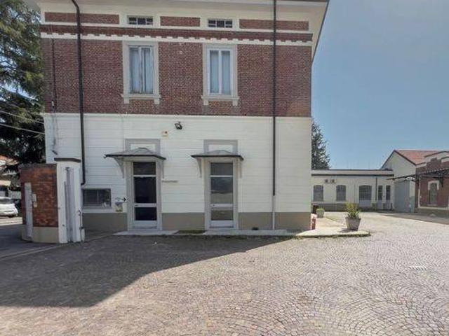 Locale Commerciale in affitto a Valdarno, Albizzate
