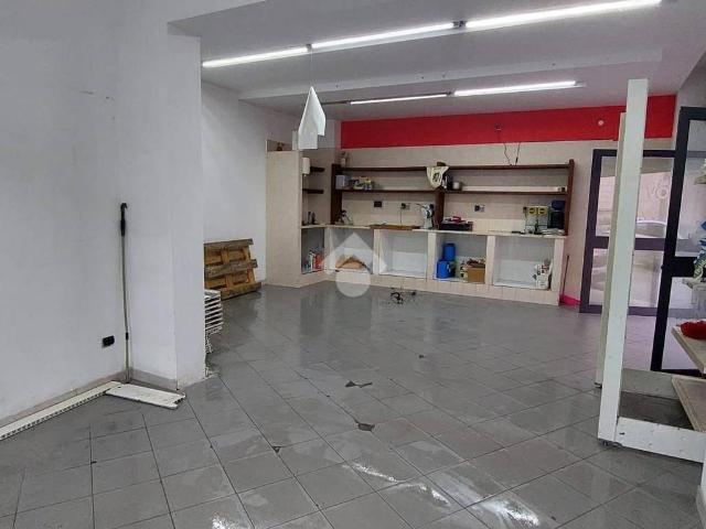 Locale Commerciale in affitto a Alcamo, Sicilia