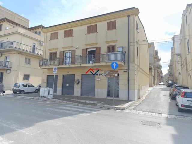 Locale Commerciale in affitto a Alcamo, Sicilia