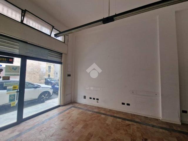 Locale Commerciale in affitto a Alcamo, Sicilia