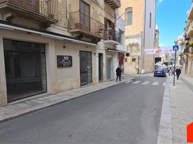 Locale Commerciale in affitto a Alcamo, Sicilia