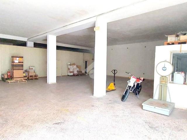 Locale Commerciale in affitto a Alcamo, Sicilia
