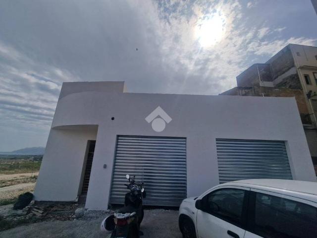 Locale Commerciale in affitto a Alcamo, Sicilia