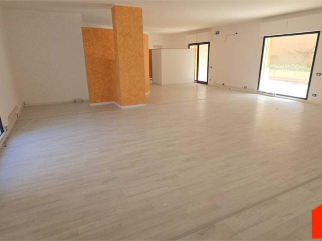 Locale Commerciale in affitto a Alcamo, Sicilia