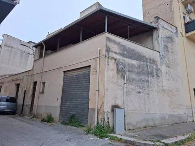 Locale Commerciale in affitto a Alcamo, Sicilia