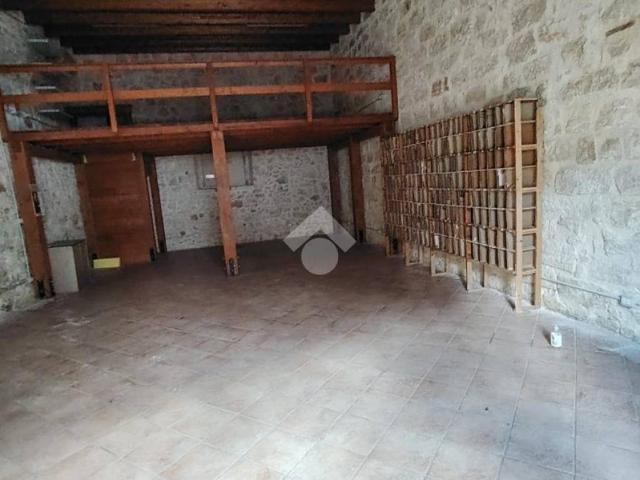 Locale Commerciale in affitto a Alcamo, Sicilia