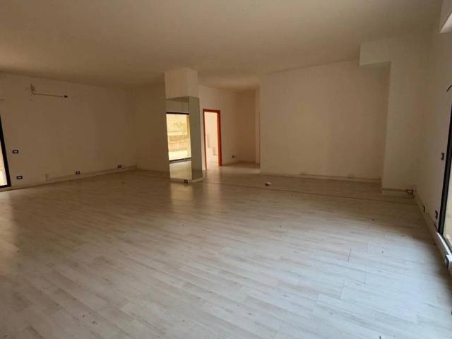 Locale Commerciale in affitto a Alcamo, Sicilia