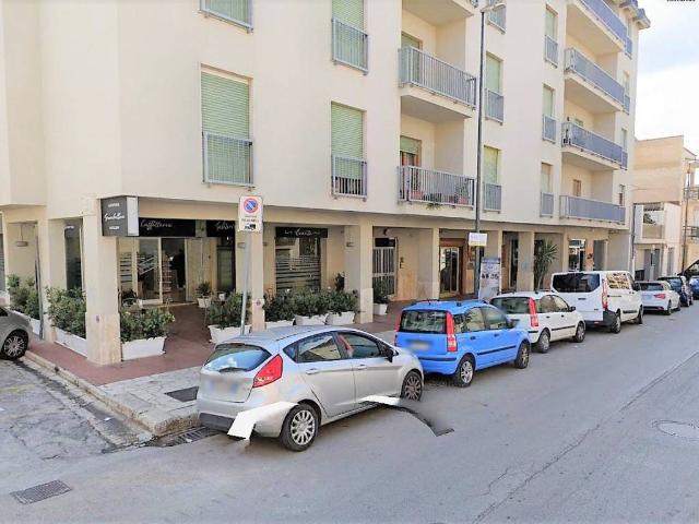 Locale Commerciale in affitto a Alcamo, Sicilia