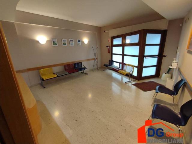 Locale Commerciale in affitto a Alcamo, Sicilia