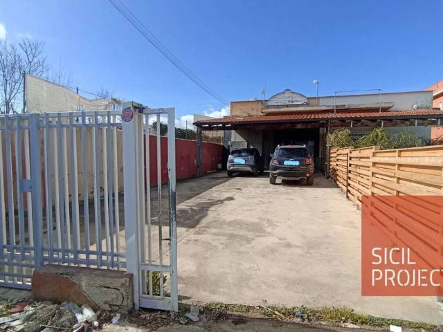 Locale Commerciale in affitto a Alcamo, Sicilia