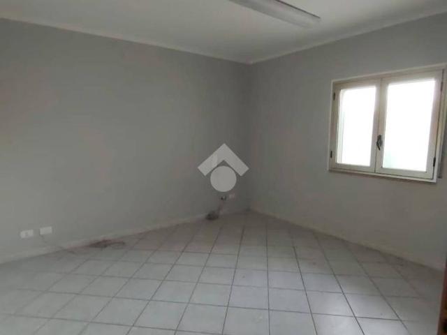 Locale Commerciale in affitto a Alcamo, Sicilia