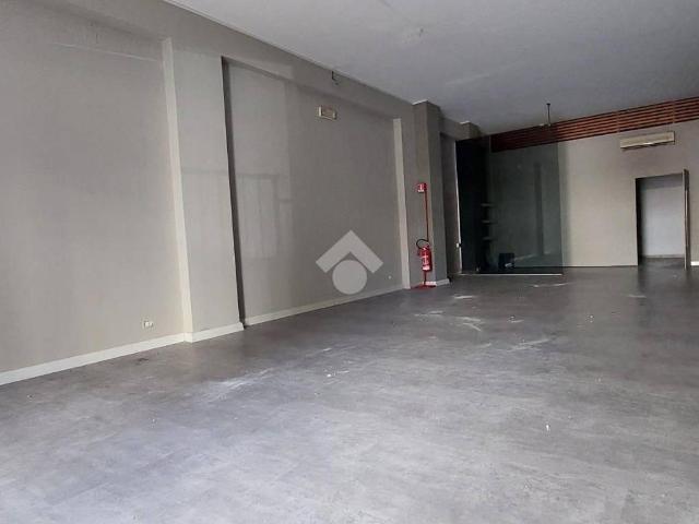 Locale Commerciale in affitto a Alcamo, Sicilia