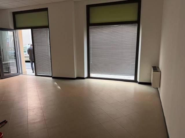 Locale Commerciale in affitto a Piemonte, Alessandria