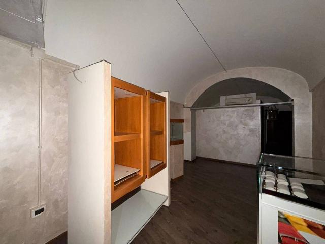 Locale Commerciale in affitto a Piemonte, Alessandria