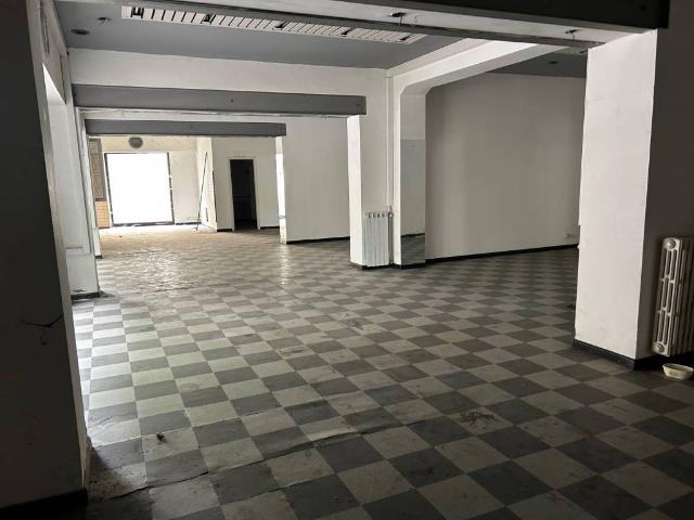 Locale Commerciale in affitto a Piemonte, Alessandria