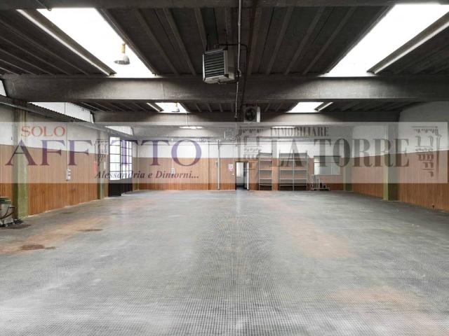 Locale Commerciale in affitto a Piemonte, Alessandria