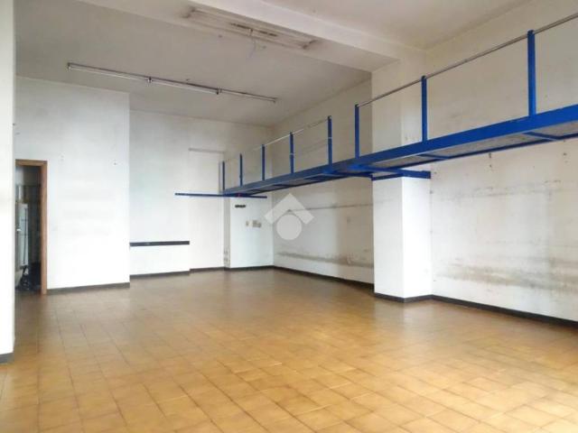 Locale Commerciale in affitto a Piemonte, Alessandria