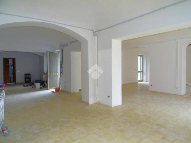 Locale Commerciale in affitto a Piemonte, Alessandria