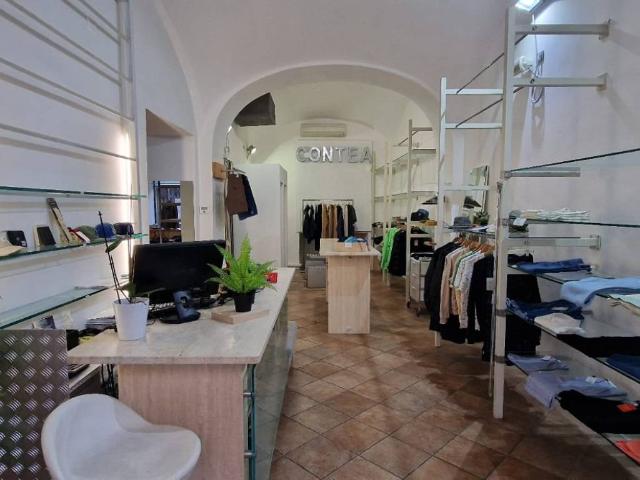 Locale Commerciale in affitto a Piemonte, Alessandria