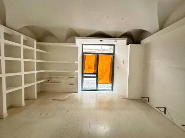 Locale Commerciale in affitto a Piemonte, Alessandria