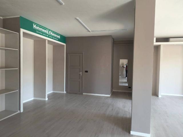 Locale Commerciale in affitto a Piemonte, Alessandria