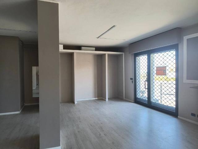 Locale Commerciale in affitto a Piemonte, Alessandria