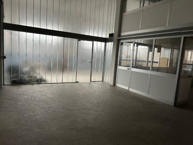 Locale Commerciale in affitto a Piemonte, Alessandria