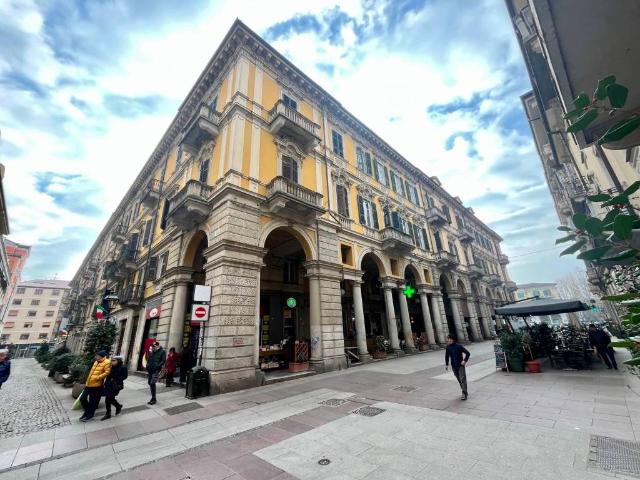 Locale Commerciale in affitto a Piemonte, Alessandria