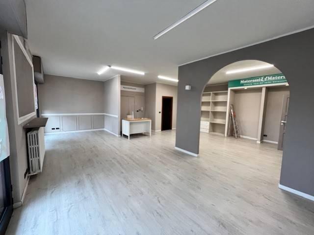 Locale Commerciale in affitto a Piemonte, Alessandria